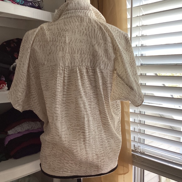 button tie print blouse  euc - Picture 3 of 5